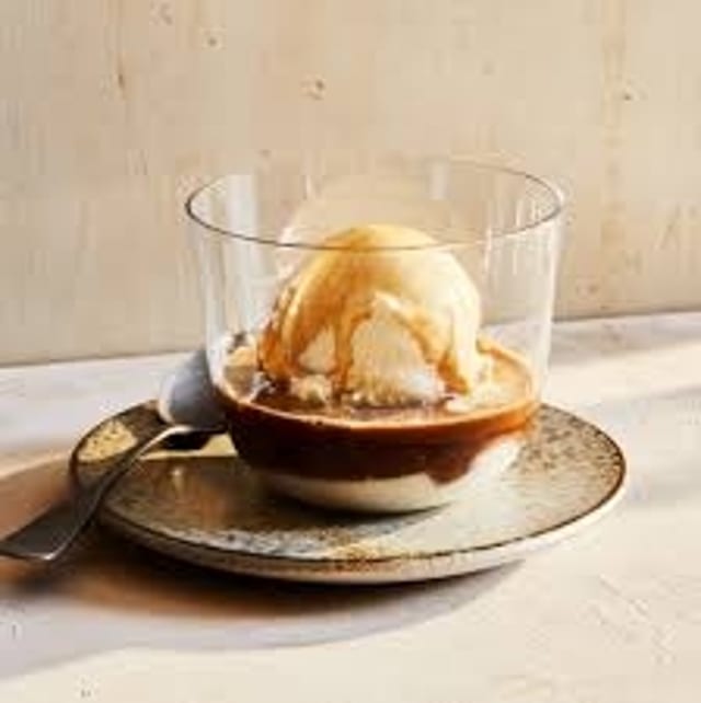 Affogato (Espresso & Ice Cream).
